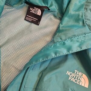 North Face windbreaker in Small